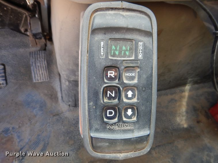 image for item IQ9699 2009 International WorkStar 7400  bucket truck