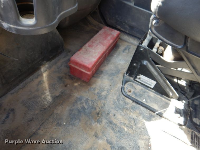 image for item IQ9699 2009 International WorkStar 7400  bucket truck