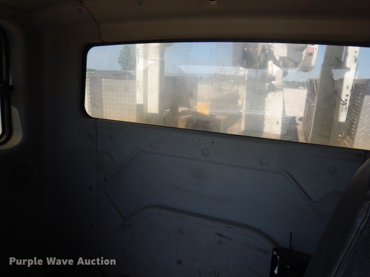 image for item IQ9699 2009 International WorkStar 7400  bucket truck