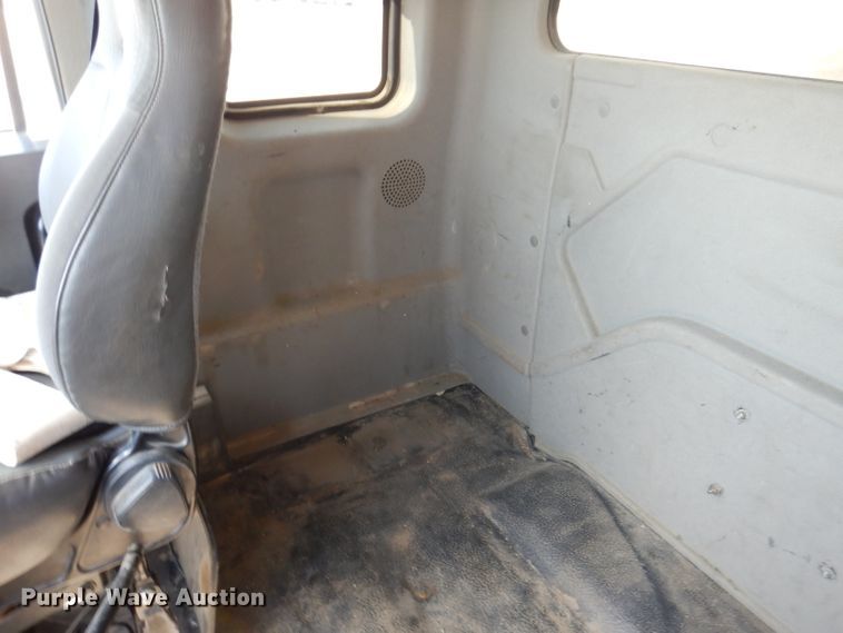 image for item IQ9699 2009 International WorkStar 7400  bucket truck