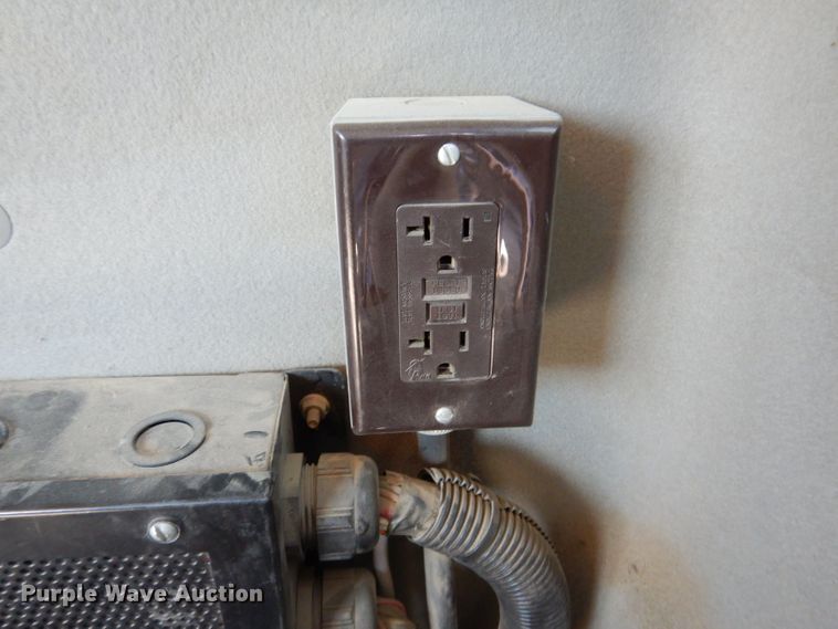 image for item IQ9699 2009 International WorkStar 7400  bucket truck