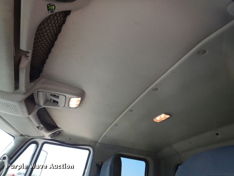 image for item IQ9699 2009 International WorkStar 7400  bucket truck