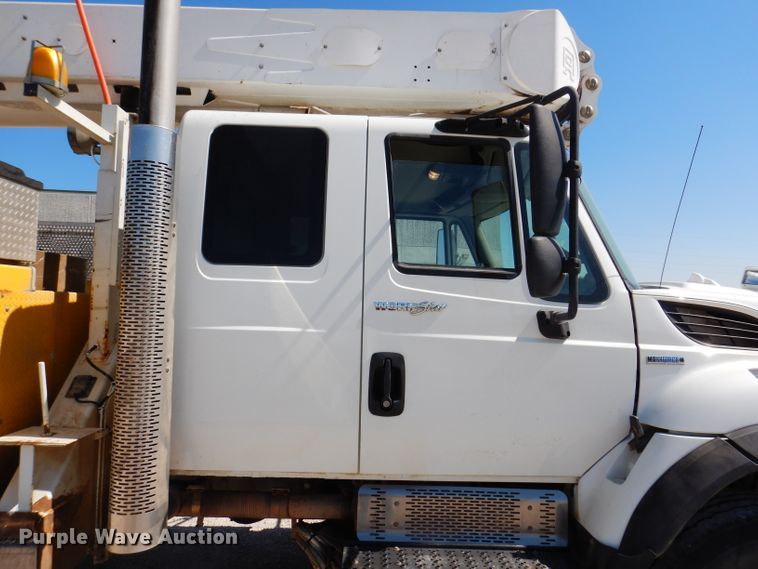 image for item IQ9699 2009 International WorkStar 7400  bucket truck