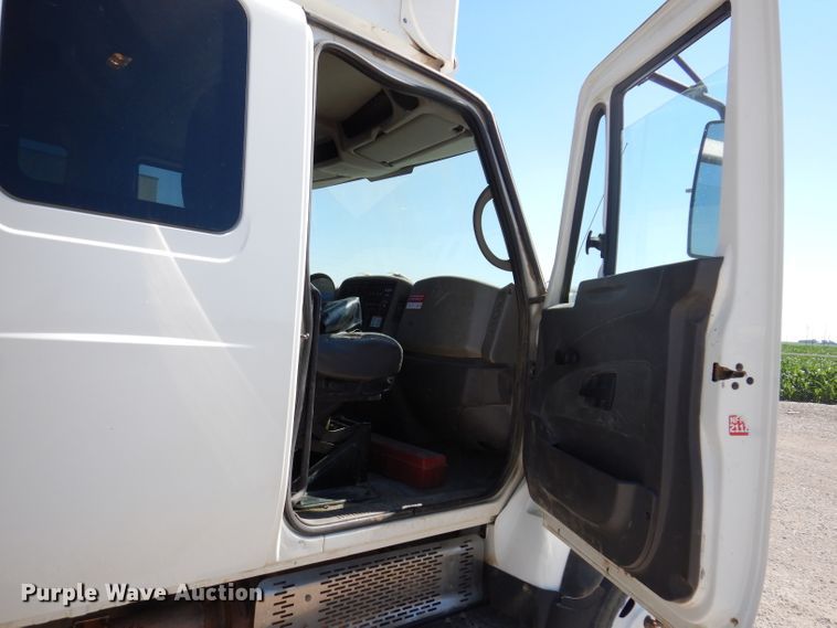 image for item IQ9699 2009 International WorkStar 7400  bucket truck