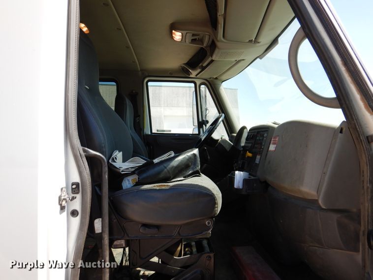 image for item IQ9699 2009 International WorkStar 7400  bucket truck