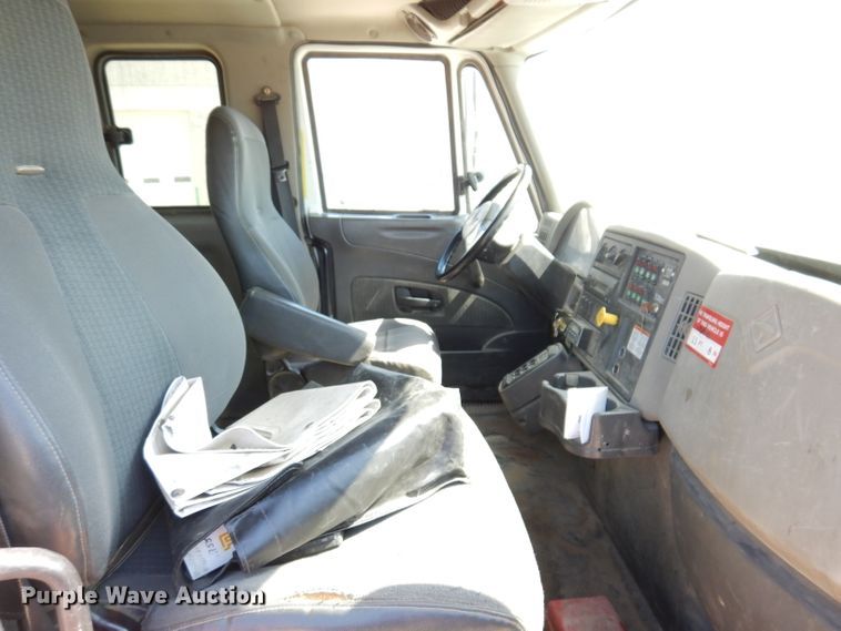 image for item IQ9699 2009 International WorkStar 7400  bucket truck