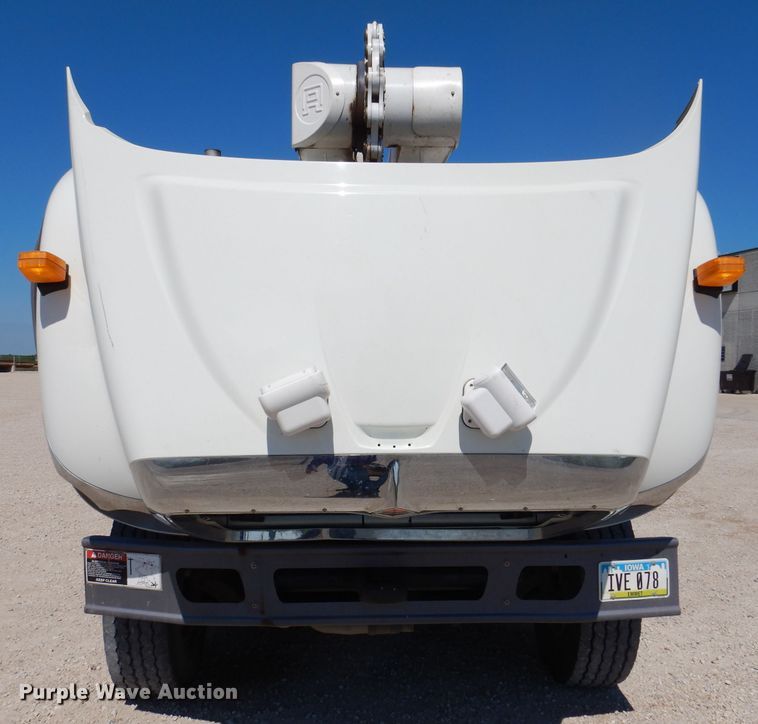 image for item IQ9699 2009 International WorkStar 7400  bucket truck