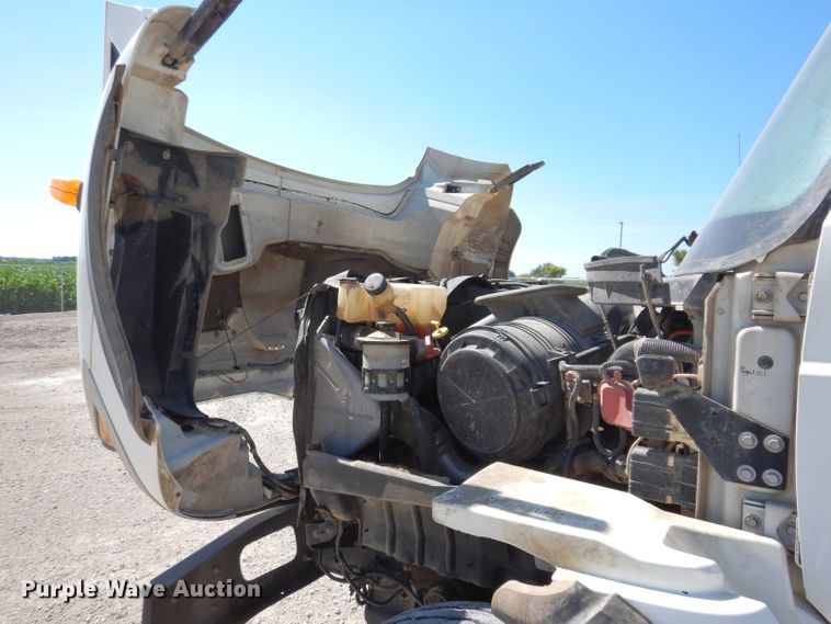 image for item IQ9699 2009 International WorkStar 7400  bucket truck