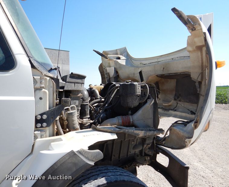 image for item IQ9699 2009 International WorkStar 7400  bucket truck