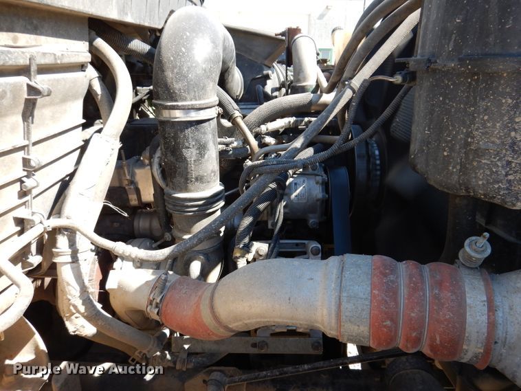 image for item IQ9699 2009 International WorkStar 7400  bucket truck