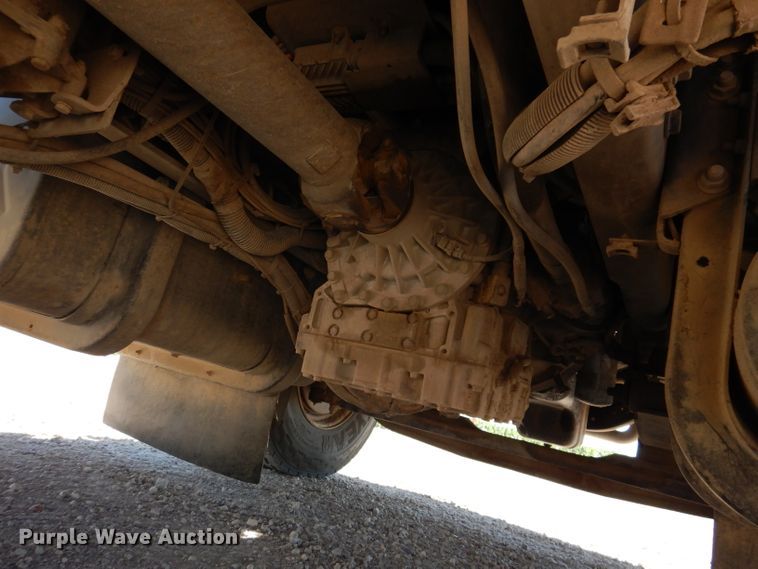 image for item IQ9699 2009 International WorkStar 7400  bucket truck