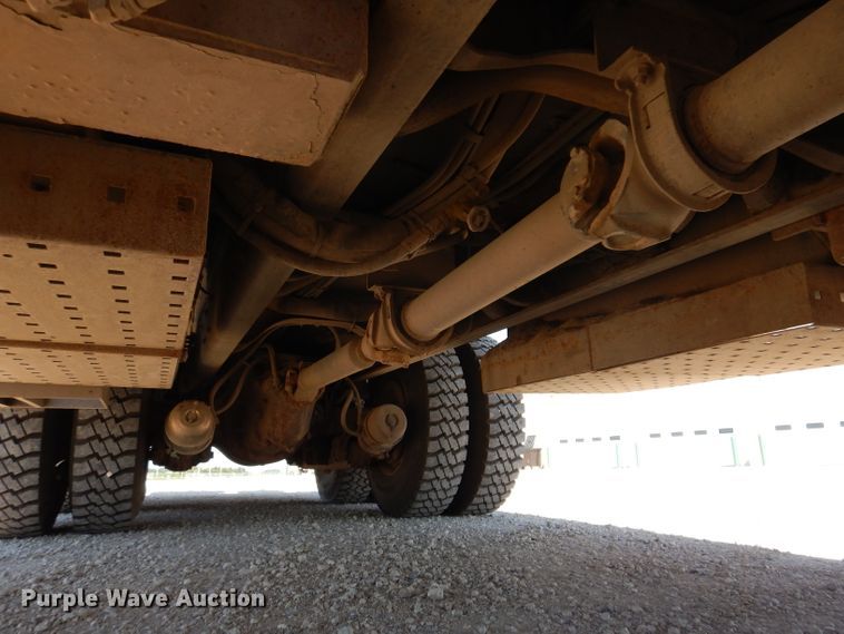 image for item IQ9699 2009 International WorkStar 7400  bucket truck