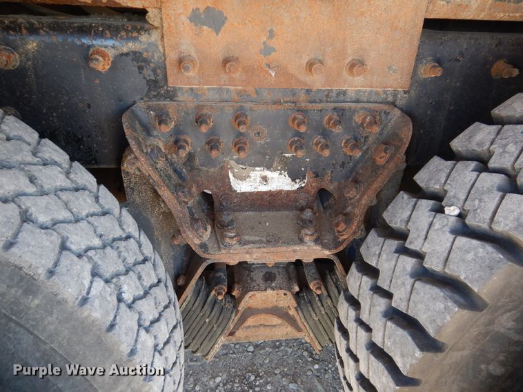 image for item IQ9699 2009 International WorkStar 7400  bucket truck