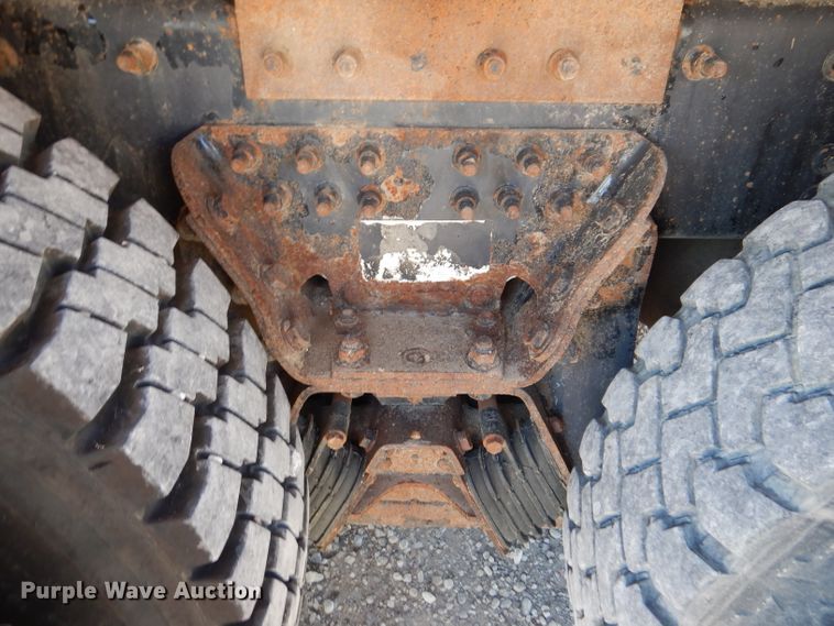 image for item IQ9699 2009 International WorkStar 7400  bucket truck