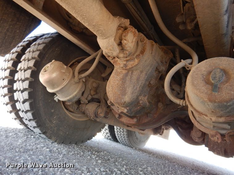 image for item IQ9699 2009 International WorkStar 7400  bucket truck