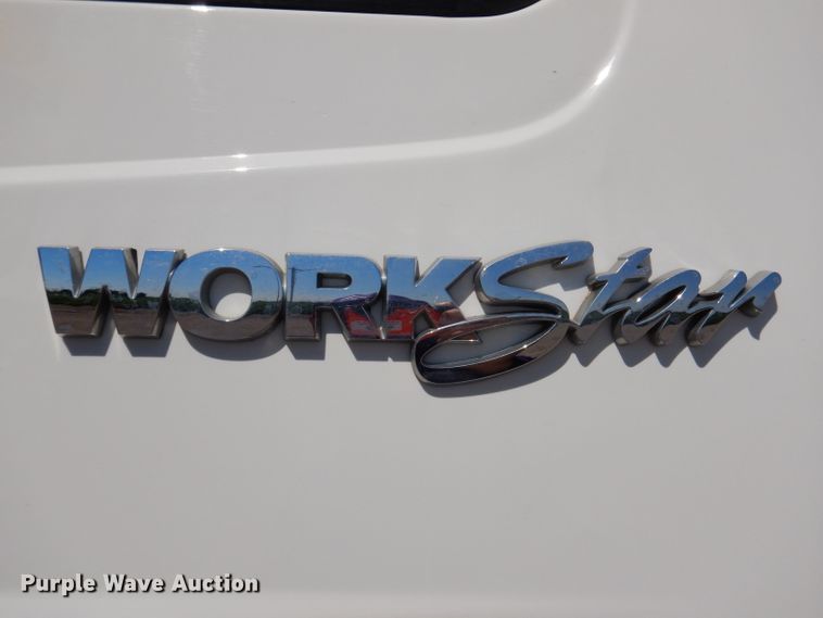 image for item IQ9699 2009 International WorkStar 7400  bucket truck