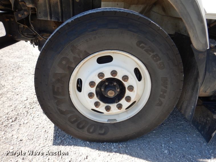 image for item IQ9699 2009 International WorkStar 7400  bucket truck