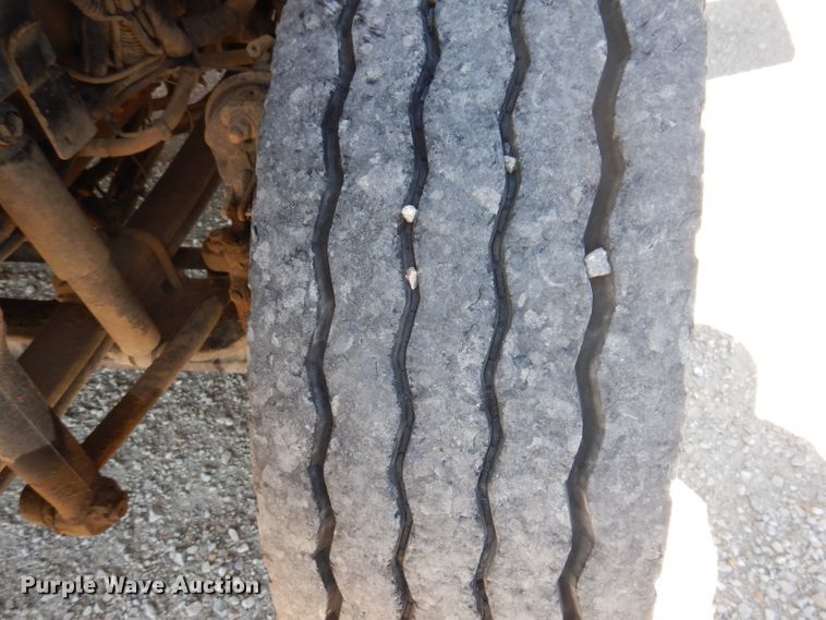 image for item IQ9699 2009 International WorkStar 7400  bucket truck