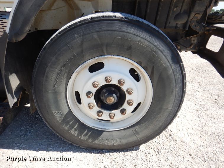 image for item IQ9699 2009 International WorkStar 7400  bucket truck