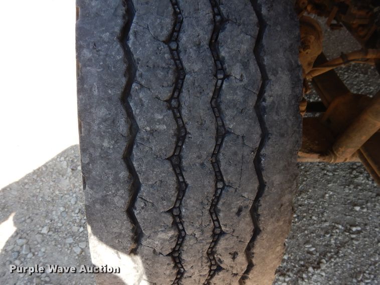 image for item IQ9699 2009 International WorkStar 7400  bucket truck