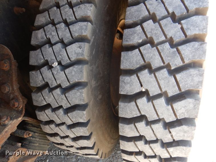 image for item IQ9699 2009 International WorkStar 7400  bucket truck