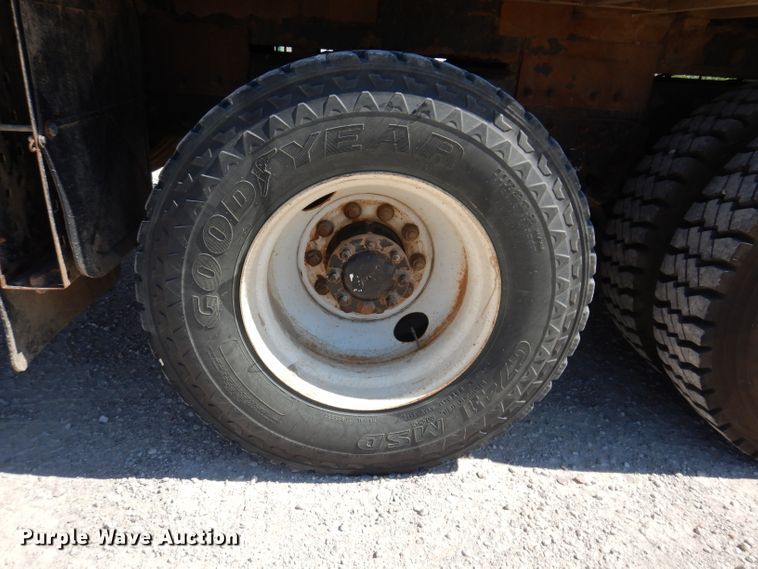 image for item IQ9699 2009 International WorkStar 7400  bucket truck