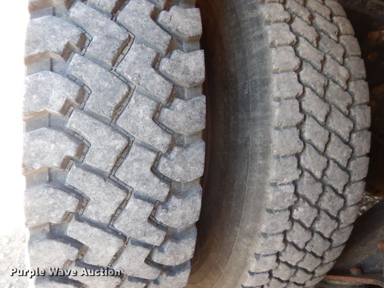 image for item IQ9699 2009 International WorkStar 7400  bucket truck