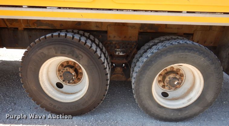 image for item IQ9699 2009 International WorkStar 7400  bucket truck