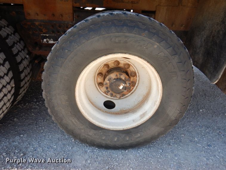 image for item IQ9699 2009 International WorkStar 7400  bucket truck