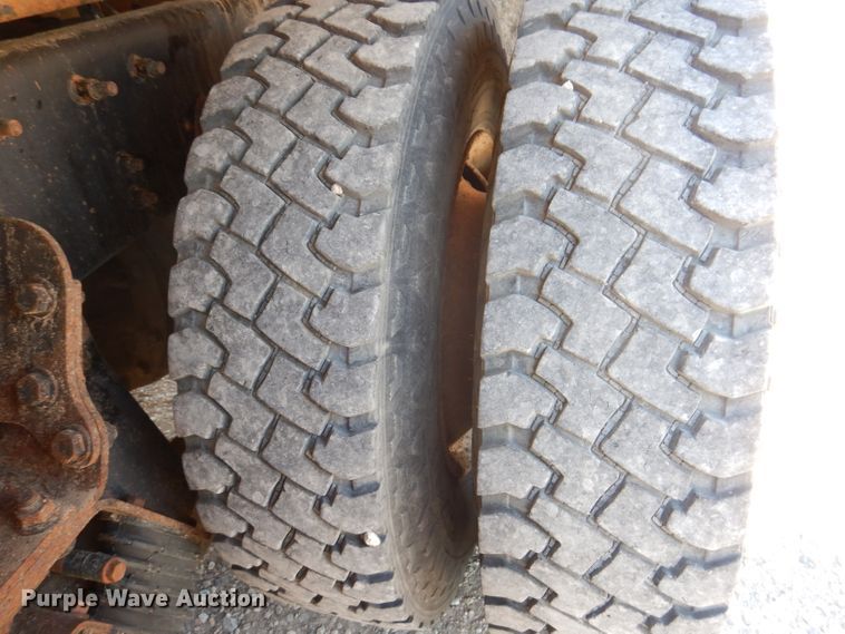 image for item IQ9699 2009 International WorkStar 7400  bucket truck