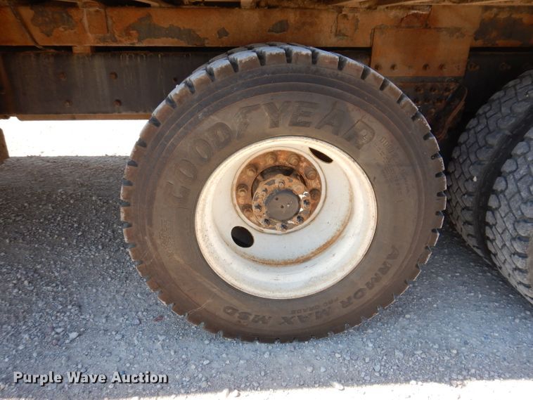 image for item IQ9699 2009 International WorkStar 7400  bucket truck