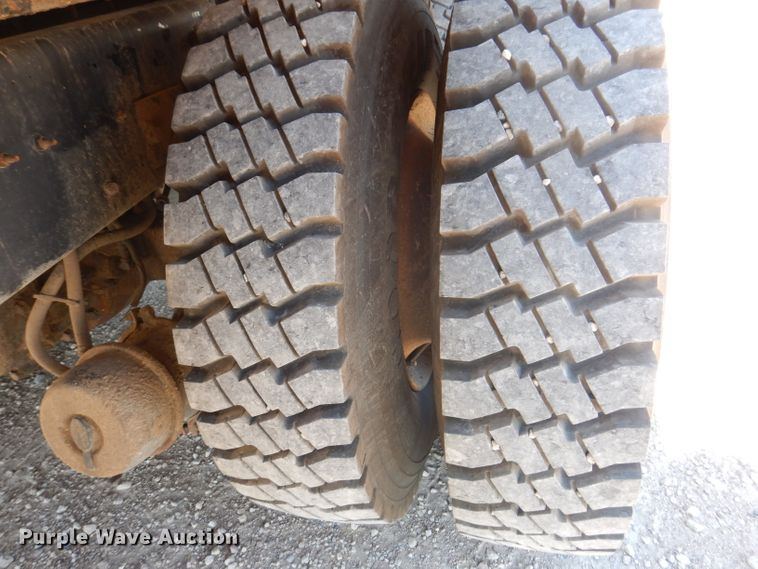 image for item IQ9699 2009 International WorkStar 7400  bucket truck