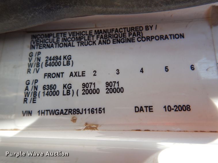 image for item IQ9699 2009 International WorkStar 7400  bucket truck