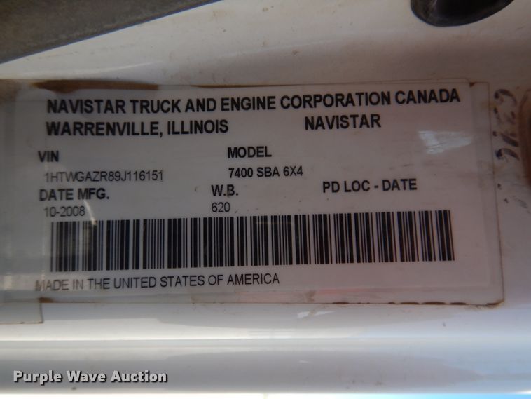 image for item IQ9699 2009 International WorkStar 7400  bucket truck