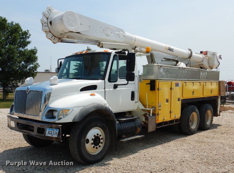image for item IQ9700 2006 International WorkStar 7400  bucket truck