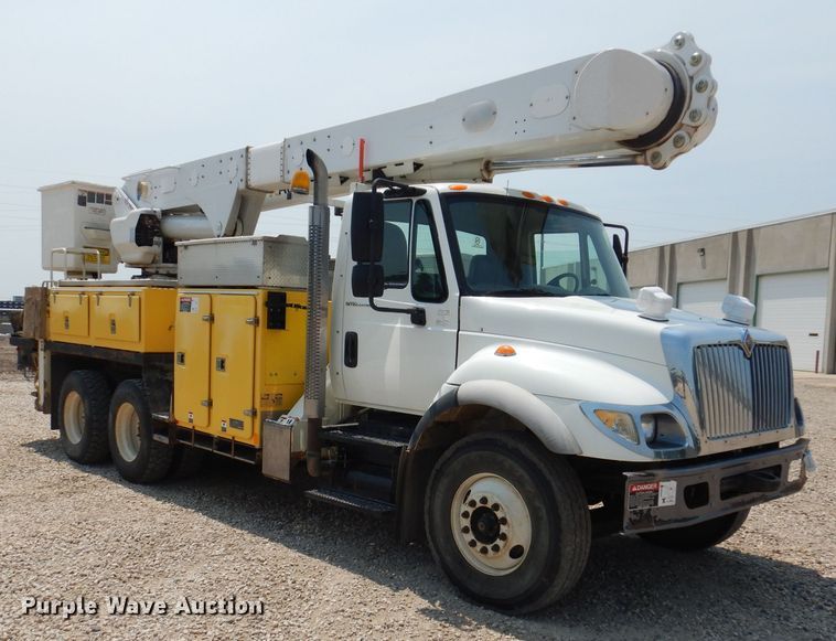 image for item IQ9700 2006 International WorkStar 7400  bucket truck
