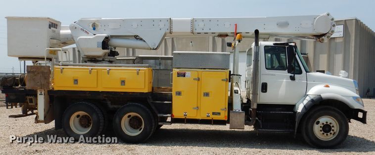 image for item IQ9700 2006 International WorkStar 7400  bucket truck