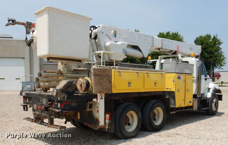 image for item IQ9700 2006 International WorkStar 7400  bucket truck