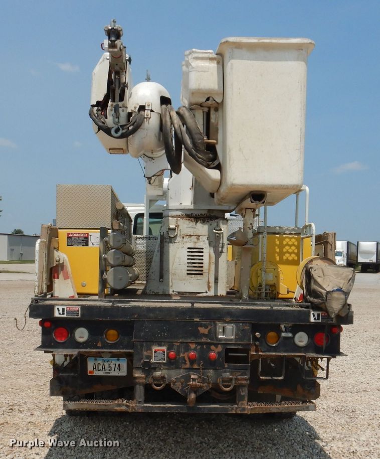 image for item IQ9700 2006 International WorkStar 7400  bucket truck