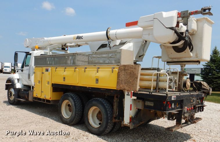image for item IQ9700 2006 International WorkStar 7400  bucket truck