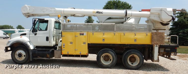 image for item IQ9700 2006 International WorkStar 7400  bucket truck