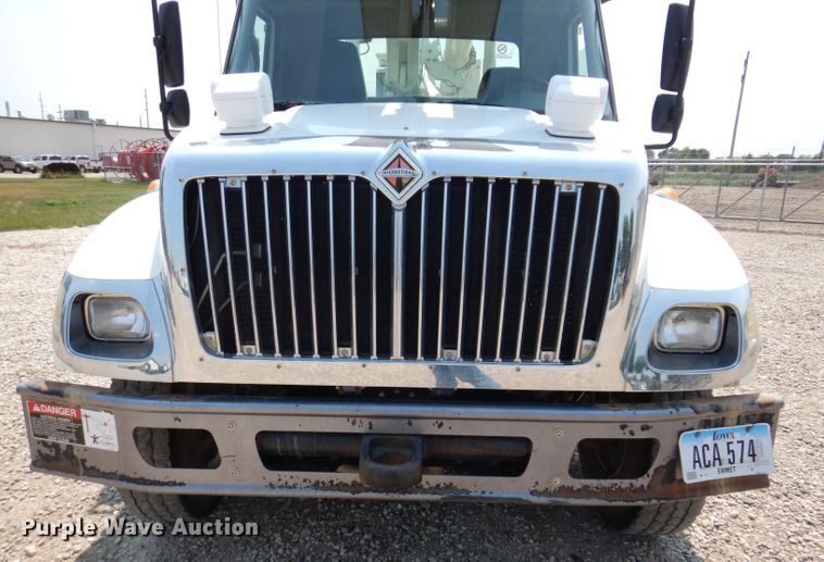 image for item IQ9700 2006 International WorkStar 7400  bucket truck