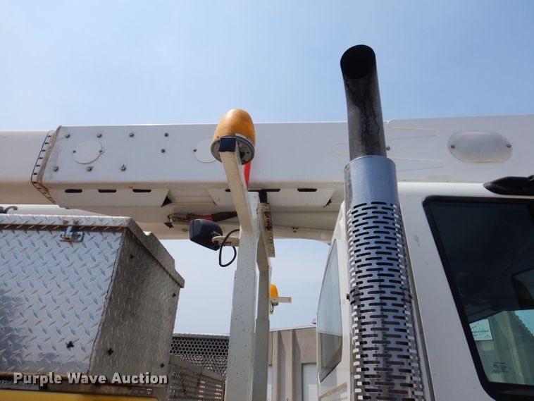 image for item IQ9700 2006 International WorkStar 7400  bucket truck