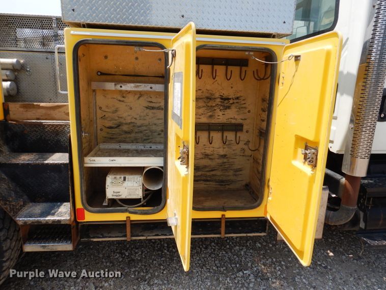 image for item IQ9700 2006 International WorkStar 7400  bucket truck