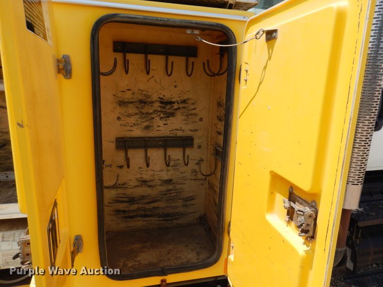 image for item IQ9700 2006 International WorkStar 7400  bucket truck