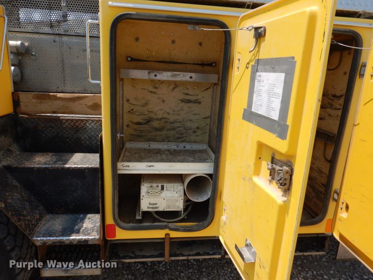 image for item IQ9700 2006 International WorkStar 7400  bucket truck