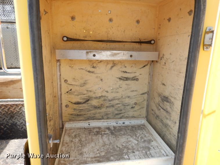 image for item IQ9700 2006 International WorkStar 7400  bucket truck