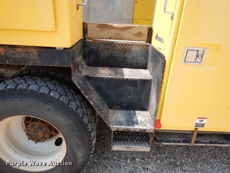 image for item IQ9700 2006 International WorkStar 7400  bucket truck