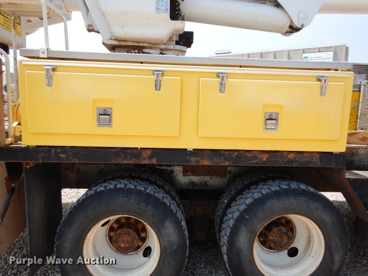 image for item IQ9700 2006 International WorkStar 7400  bucket truck