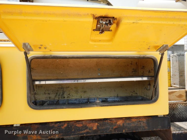 image for item IQ9700 2006 International WorkStar 7400  bucket truck